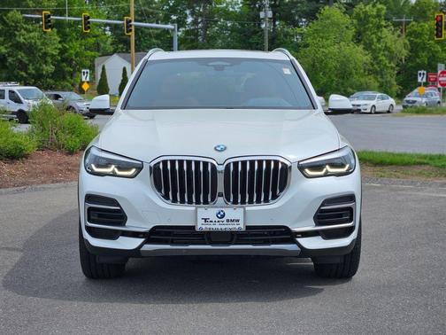 Mineral White Metallic 2023 BMW X5 xDrive40i