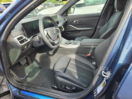 2025 BMW 330 i xDrive
