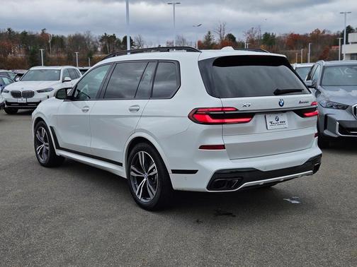 2025 BMW X7 M60i