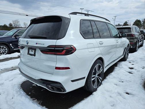 2026 BMW X7 M60i