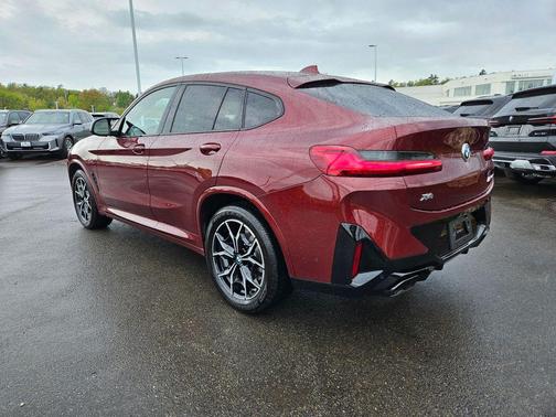 Aventurin Red Metallic 2025 BMW X4 M40i