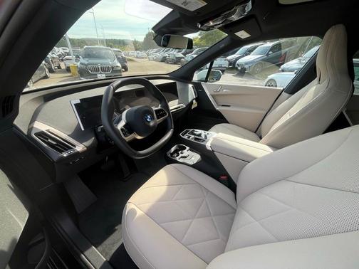 2026 BMW iX xDrive60