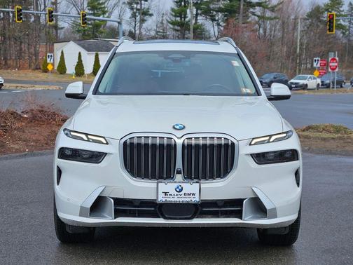 Mineral White Metallic 2024 BMW X7 xDrive40i