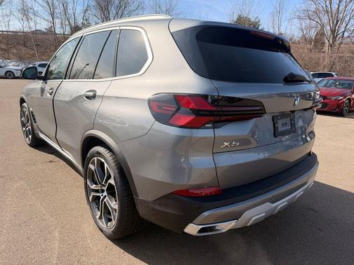 Gray Metallic 2026 BMW X5 xDrive40i