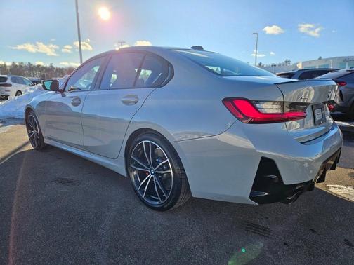 2023 BMW 330 i xDrive