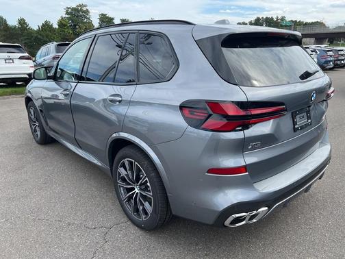 2026 BMW X5 M60i