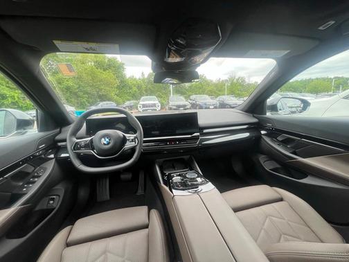 2025 BMW 530 i xDrive