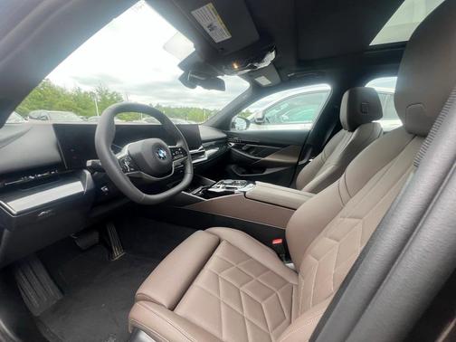 2025 BMW 530 i xDrive