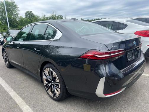 2025 BMW 530 i xDrive