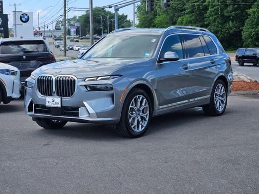 Gray Metallic 2026 BMW X7 xDrive40i