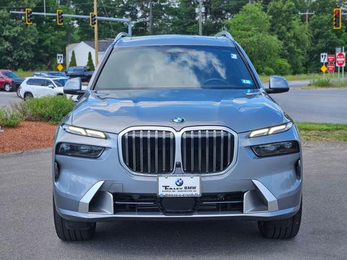 Gray Metallic 2026 BMW X7 xDrive40i