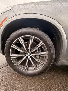 Gray Metallic 2025 BMW X5 xDrive40i
