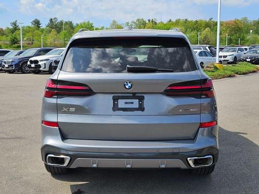 Gray Metallic 2025 BMW X5 xDrive40i