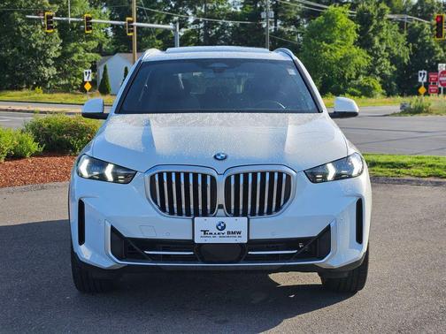 Alpine White 2024 BMW X5 xDrive40i