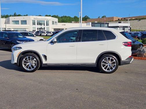 Alpine White 2024 BMW X5 xDrive40i
