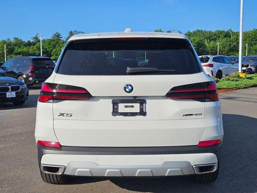 Alpine White 2024 BMW X5 xDrive40i