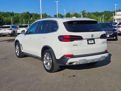 Alpine White 2024 BMW X5 xDrive40i