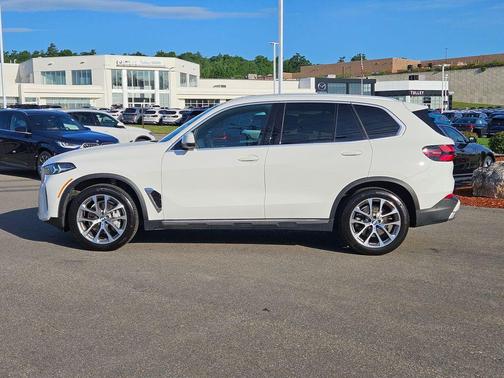 Alpine White 2024 BMW X5 xDrive40i