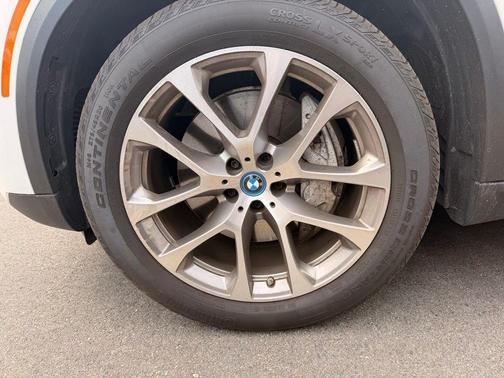 Alpine White 2025 BMW X5 PHEV xDrive50e