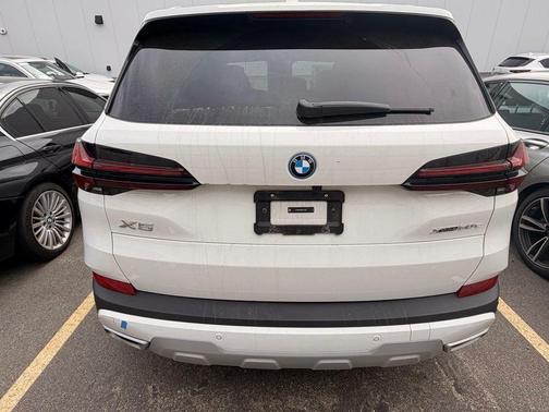 Alpine White 2025 BMW X5 PHEV xDrive50e