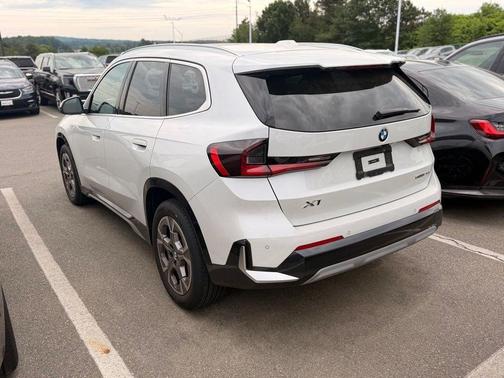 Mineral White Metallic 2025 BMW X1 xDrive28i