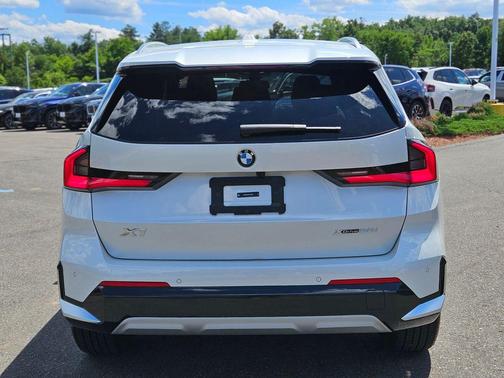 Mineral White Metallic 2025 BMW X1 xDrive28i