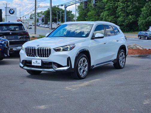 Mineral White Metallic 2025 BMW X1 xDrive28i