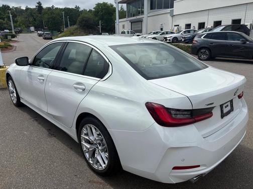 2025 BMW 330 i xDrive