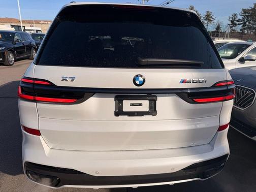 Mineral White Metallic 2026 BMW X7 M60i