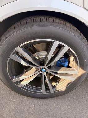 Mineral White Metallic 2026 BMW X7 M60i