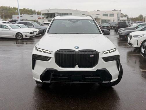 Mineral White Metallic 2026 BMW X7 M60i
