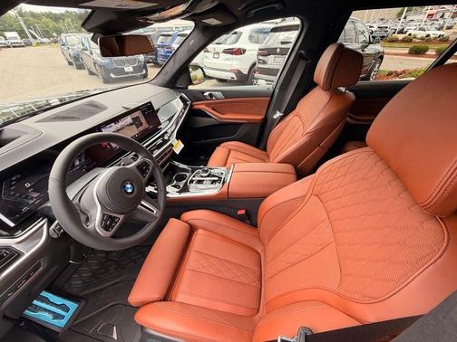 Black Sapphire Metallic 2027 BMW X7 M60i