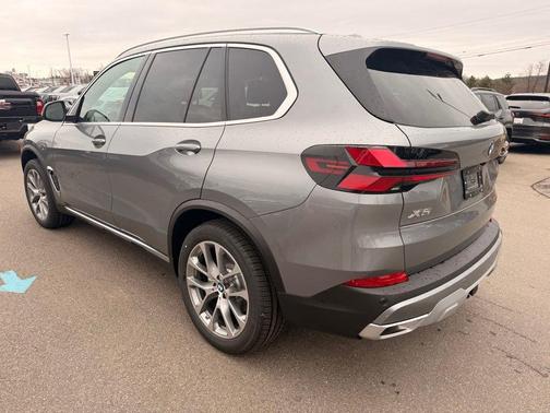 Gray Metallic 2026 BMW X5 xDrive40i