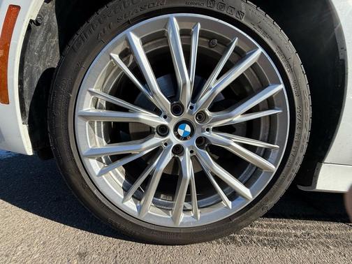 2023 BMW 330 i xDrive