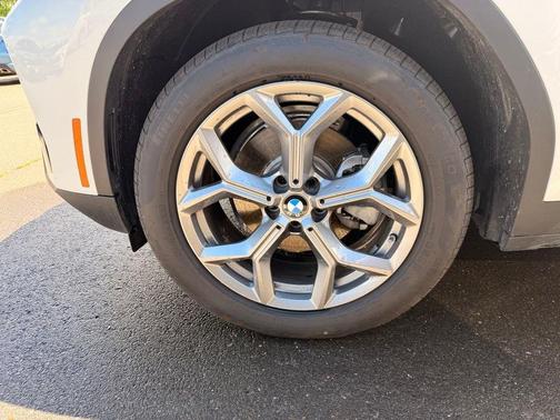 Mineral White Metallic 2024 BMW X3 xDrive30i