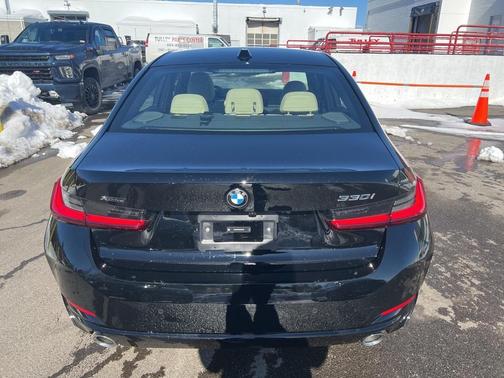 2025 BMW 330 i xDrive