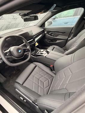 Alpine White 2026 BMW 530 i xDrive