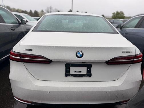 Alpine White 2026 BMW 530 i xDrive