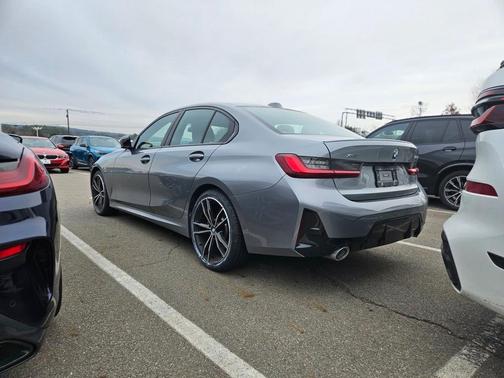 2023 BMW 330 i xDrive