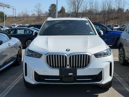 Mineral White Metallic 2025 BMW X5 xDrive40i