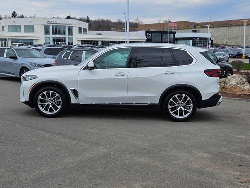 Mineral White Metallic 2025 BMW X5 xDrive40i