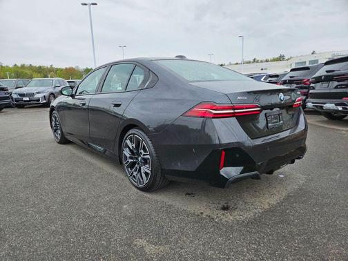 Dark Graphite Metallic 2024 BMW 530 i xDrive