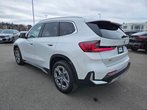 Mineral White Metallic 2025 BMW X1 xDrive28i