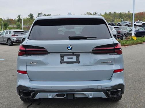 Gray Metallic 2025 BMW X5 xDrive40i