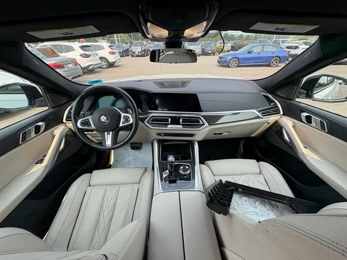 2023 BMW X6 M50i