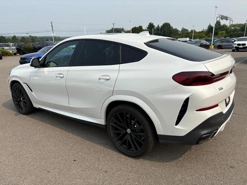 2023 BMW X6 M50i