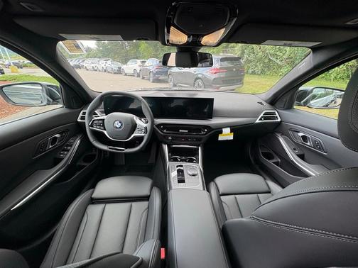 2025 BMW 330 i xDrive