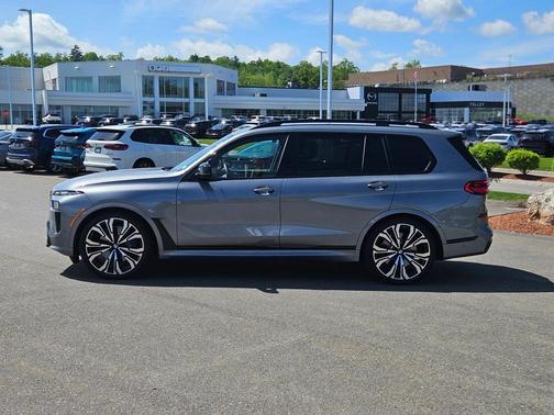 2024 BMW X7 M60i