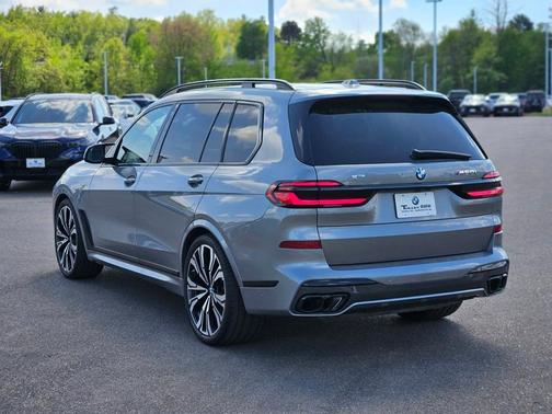 2024 BMW X7 M60i