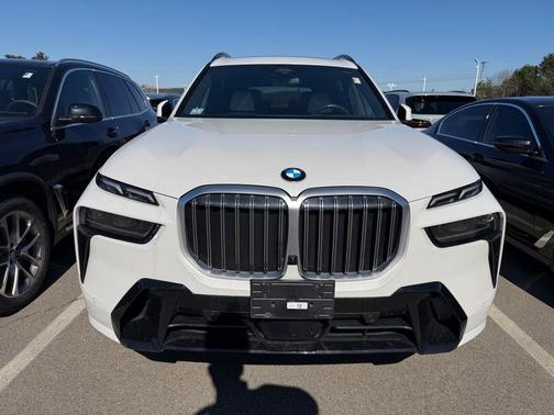 Mineral White Metallic 2024 BMW X7 xDrive40i